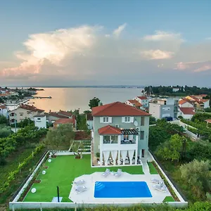 Very Good Life , Preko Croatia
